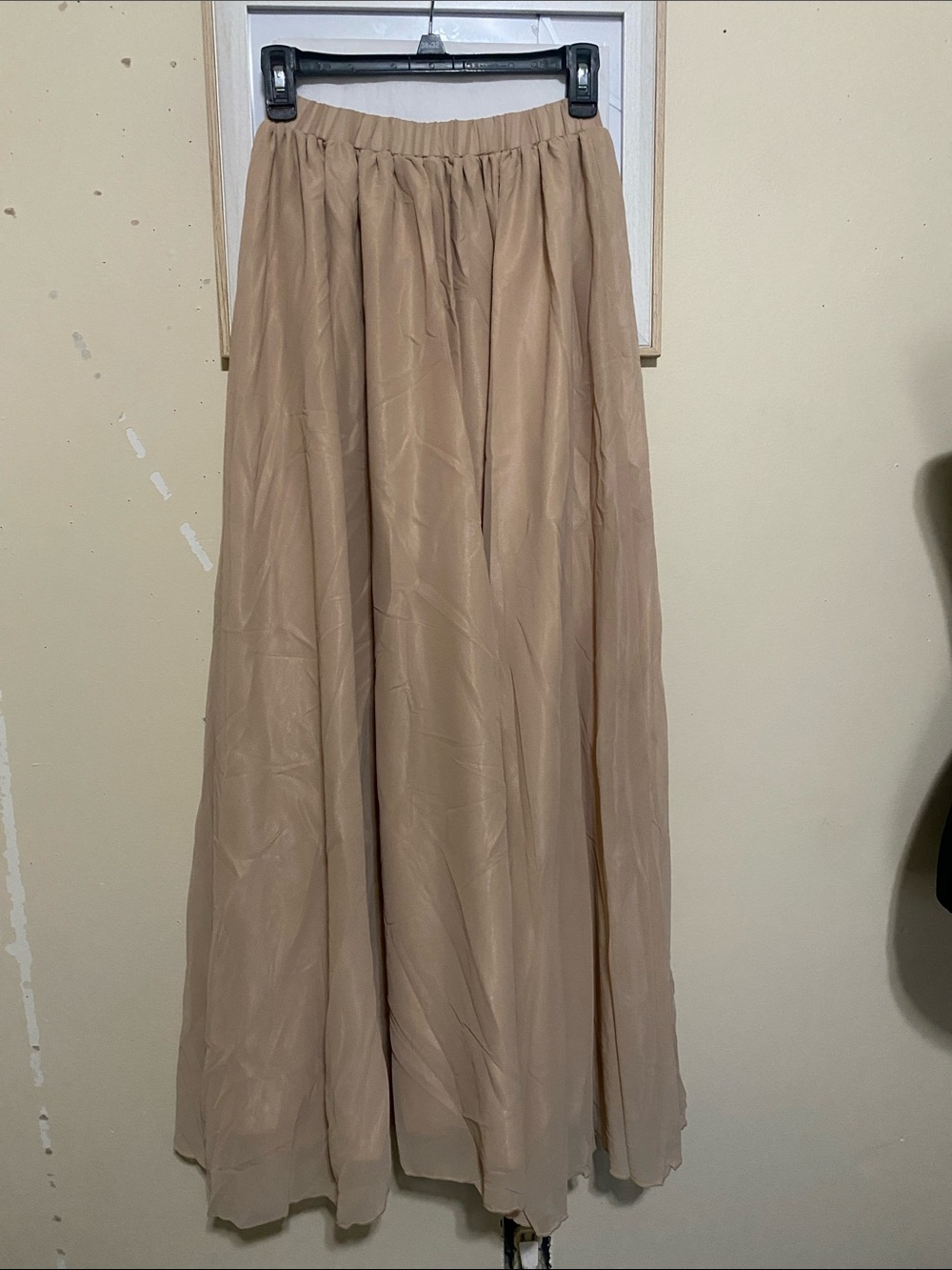 Alredine Women's Flowing Maxi Skirt in Beige Sz Medium